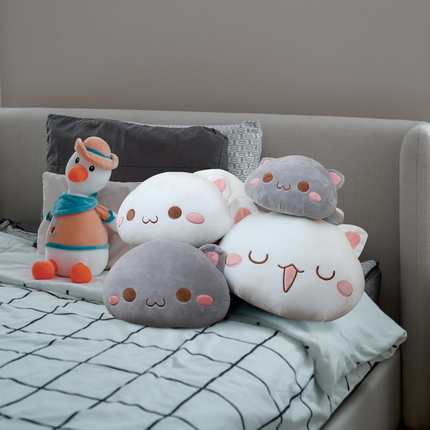 AFAN Rounded-Eyed Cat Plush Pillow